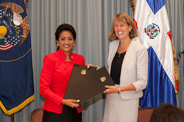 First Lady Candida Montilla de Medina and President Noelle Cockett